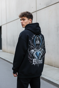 Blind Oversized Hoodie – Model urban, Backprint sichtbar